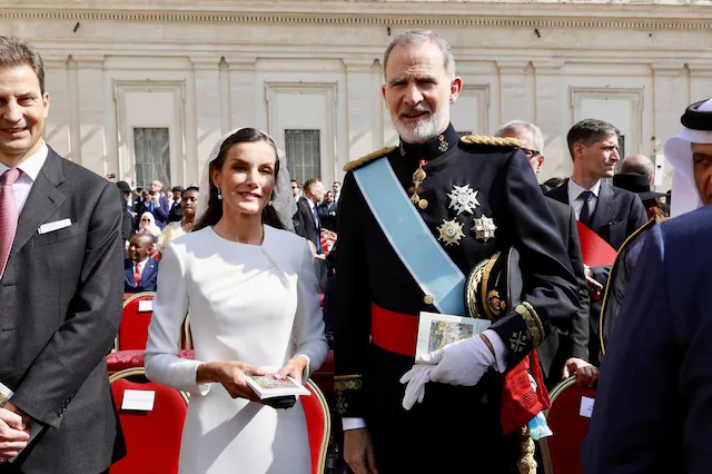 A la primera misa del Papa XIV asisten el Rey Felipe y la Reina Letizia